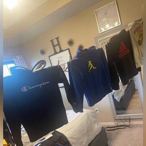 43 pieces boys short sleeve shirts, long sleeve shirts, hoodies, sweat pants.